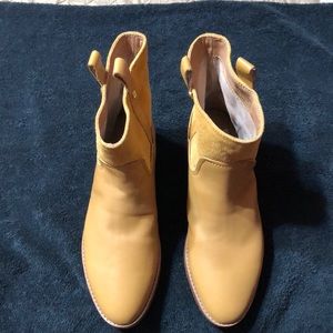 FitFlop tan genuine leather boots